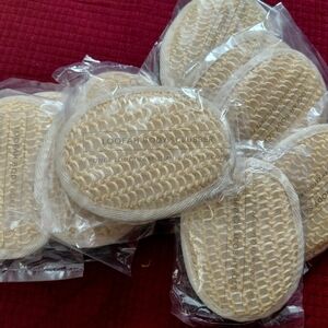 10 Gilchrist&Soames Loofah Body Scrubbers